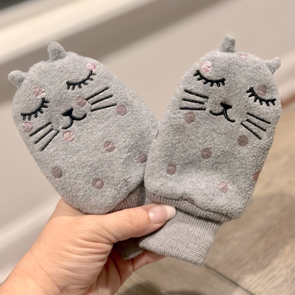 GAP: Kitten Mittens, Silver with Metallic Pink Polka Dots, Fleece-Lined, Sz 2-3T